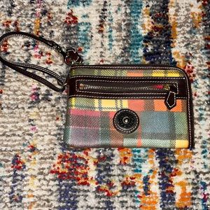 Dooney and Bourke wristlet zip closure with front zipper closure